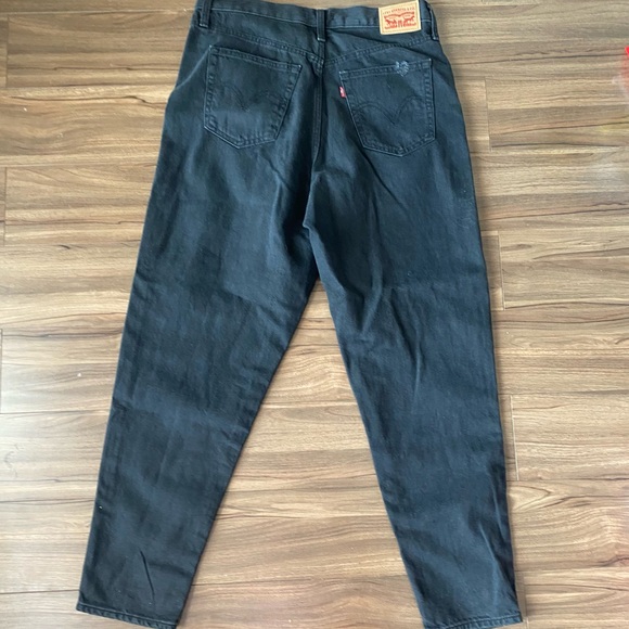 Levi Mom Jeans - Picture 3 of 3
